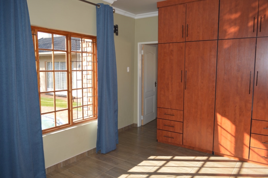 6 Bedroom Property for Sale in Flamwood North West